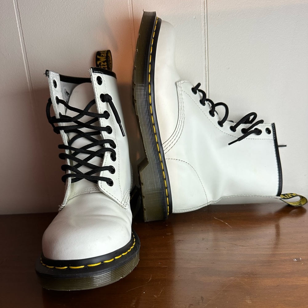 Doc Martens 1460 SMOOTH LEATHER LACE UP BOOTS